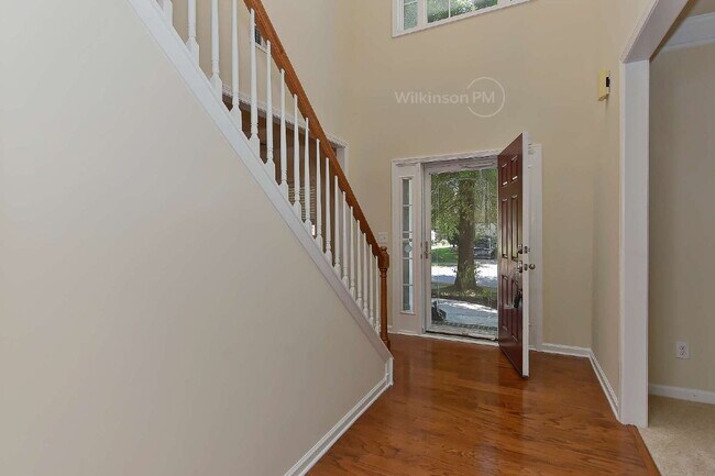 Building Photo - Luxurious 5 Bedroom 3.5 Bathroom for Rent ...