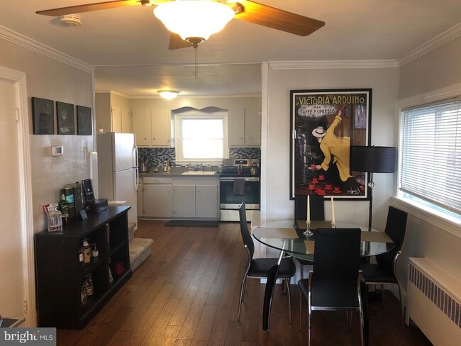 Building Photo - 212 W 6th Ave