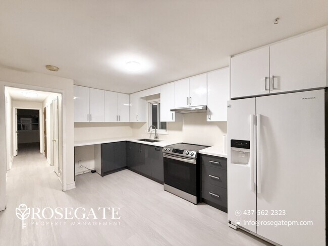 Photo du bâtiment - Spacious 2-Bedroom Main Level Apartment with In-Unit Laundry & Parking – Scarborough