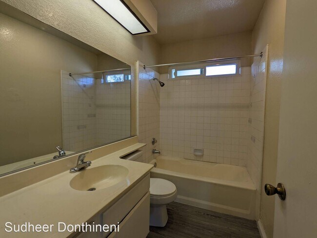 Building Photo - 2 br, 2 bath House - 523 W. 9th St