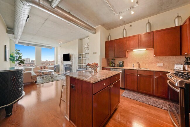 Building Photo - 720 N Larrabee St