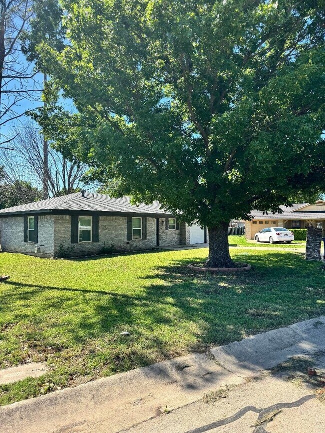 Foto del edificio - 821 Vernon Ct