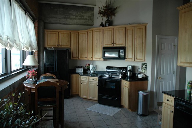 Filly equipped kitchen - 110 Ottawa St