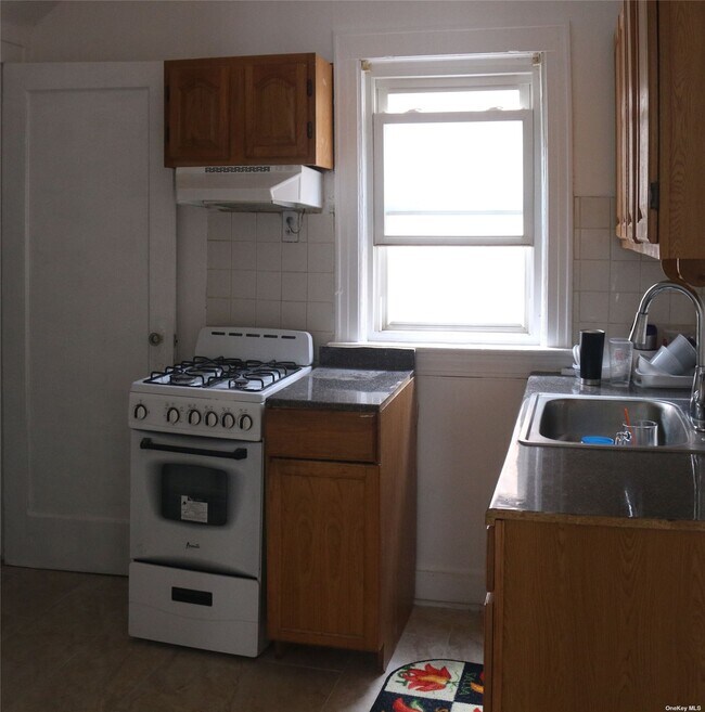 Building Photo - 113-33 204th St