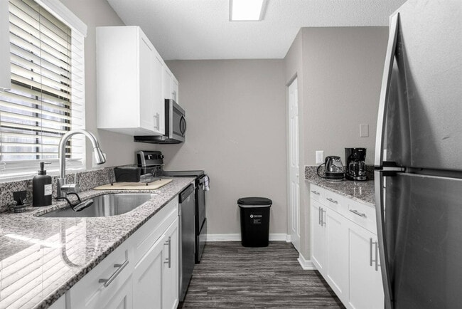 Building Photo - 13915 Heritage Club Dr