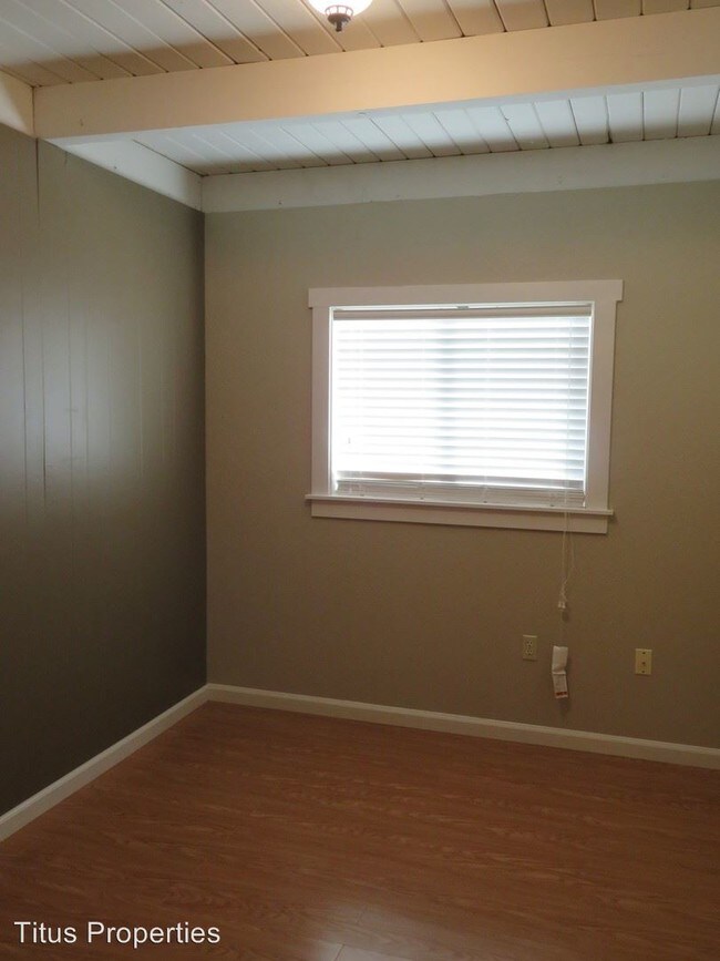 Building Photo - 3 br, 1 bath House - 1252 W. Sycamore St.