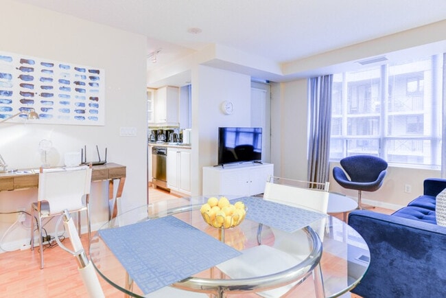 Building Photo - 205 Queen St W