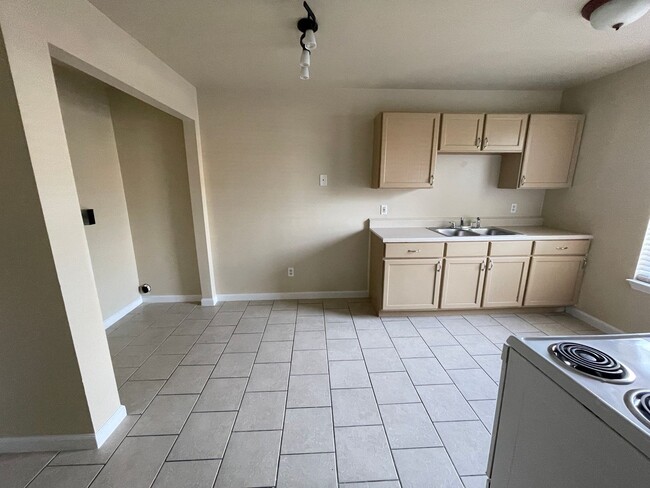 Foto del edificio - 1705 Cedarhill Dr