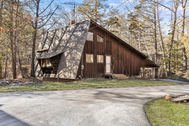 Foto del edificio - 304 Lake Lodge Dr