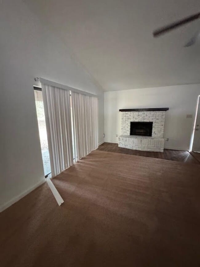 Building Photo - 6 Whispering