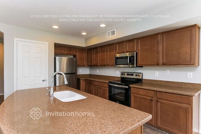 Building Photo - 2561 W Silver Streak Way