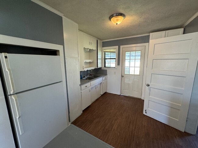 Building Photo - Mcgregor ISD 3 Bedroom