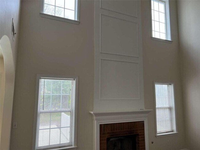 Building Photo - 540 Manor Glen Dr