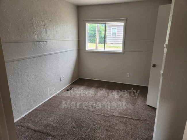 Building Photo - 345 W Birch Ct
