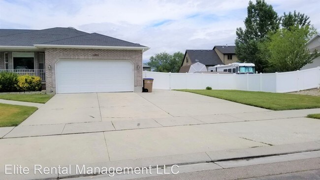 Building Photo - 317 E Rosewood Park Ln