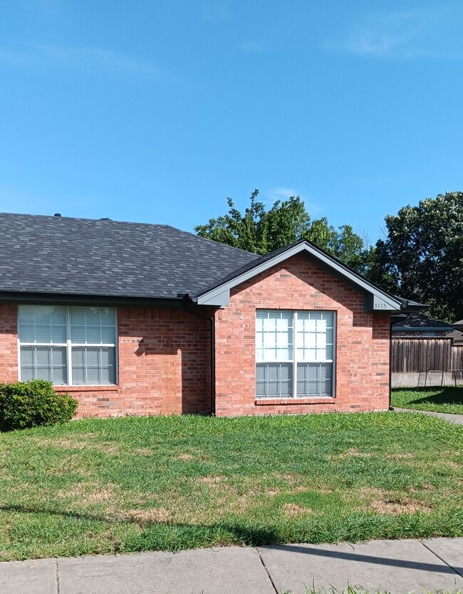 Front on Cul-de-sac - 3113 Inglewood St