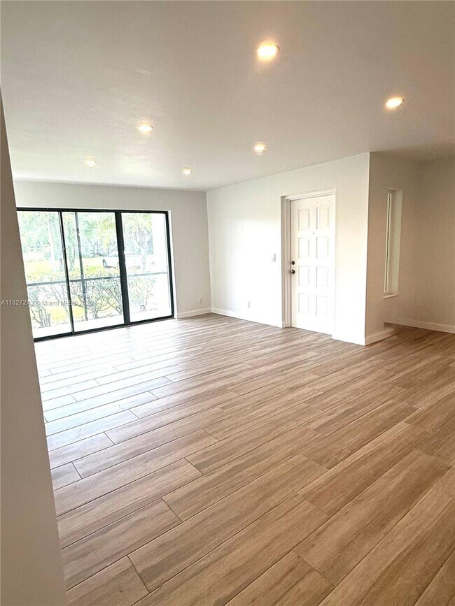 Building Photo - 1116 Green Pine Blvd