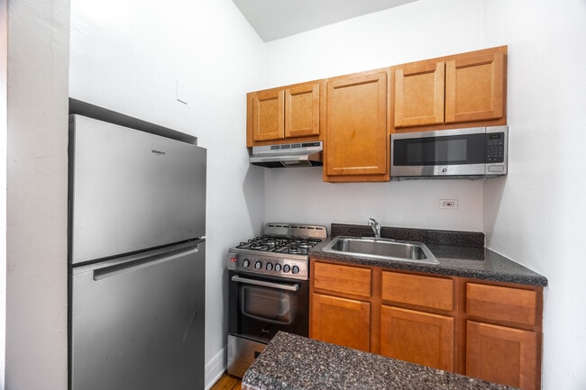 Building Photo - 948 W Cuyler Ave