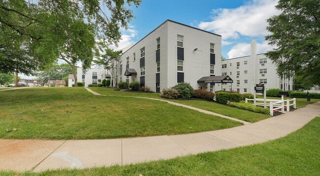 Exterior - Laurel Court