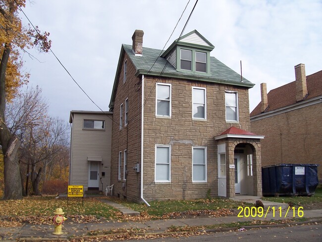 Building Photo - 3066 Glen Mawr St