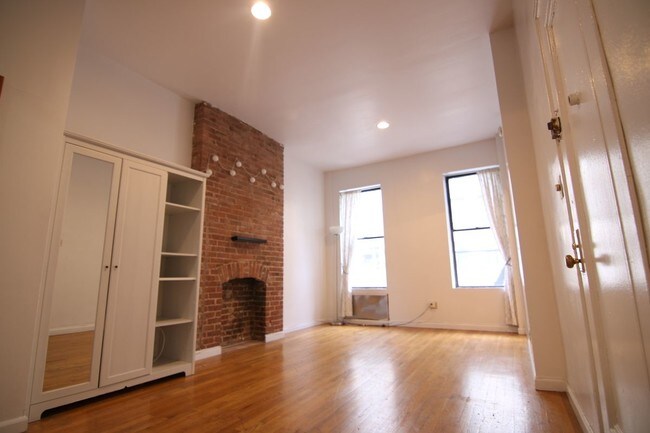 Foto del edificio - 161 W 80th St