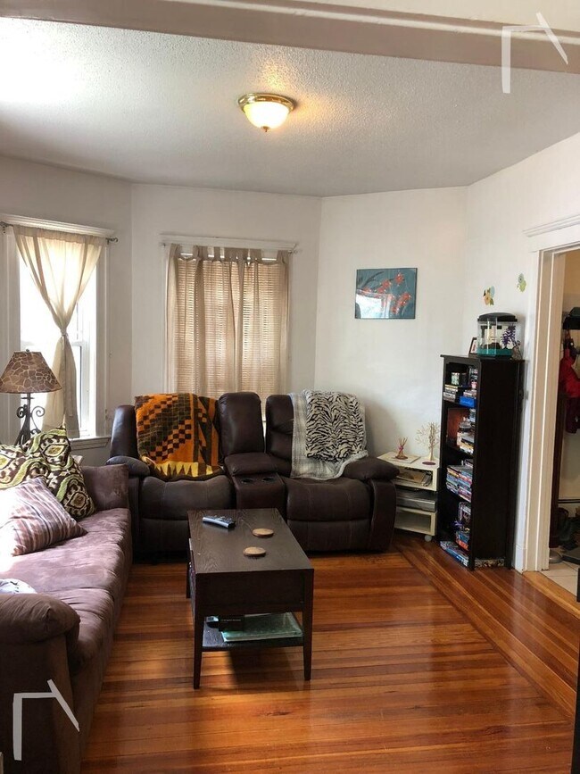 Building Photo - HOT BRIGHTON LISTING!!!!