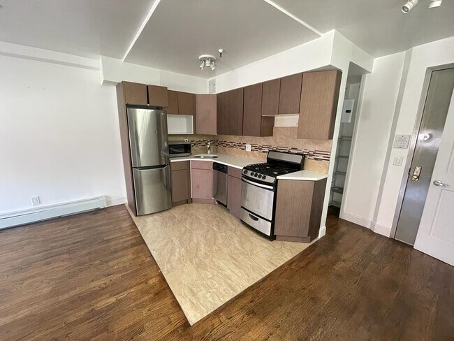 Building Photo - 1134 1st Ave