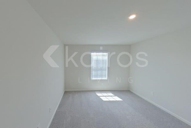 Building Photo - 233 Topaz Ln