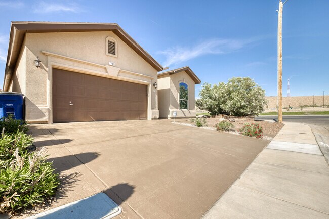 Foto del edificio - 7701 Maple Landing Court
