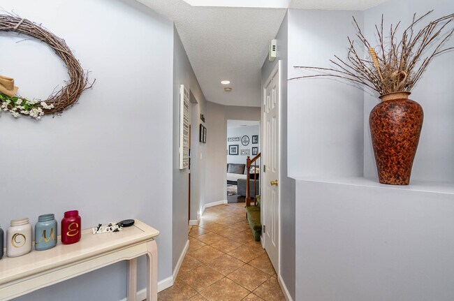 Foyer - 3300 Sacramento Dr