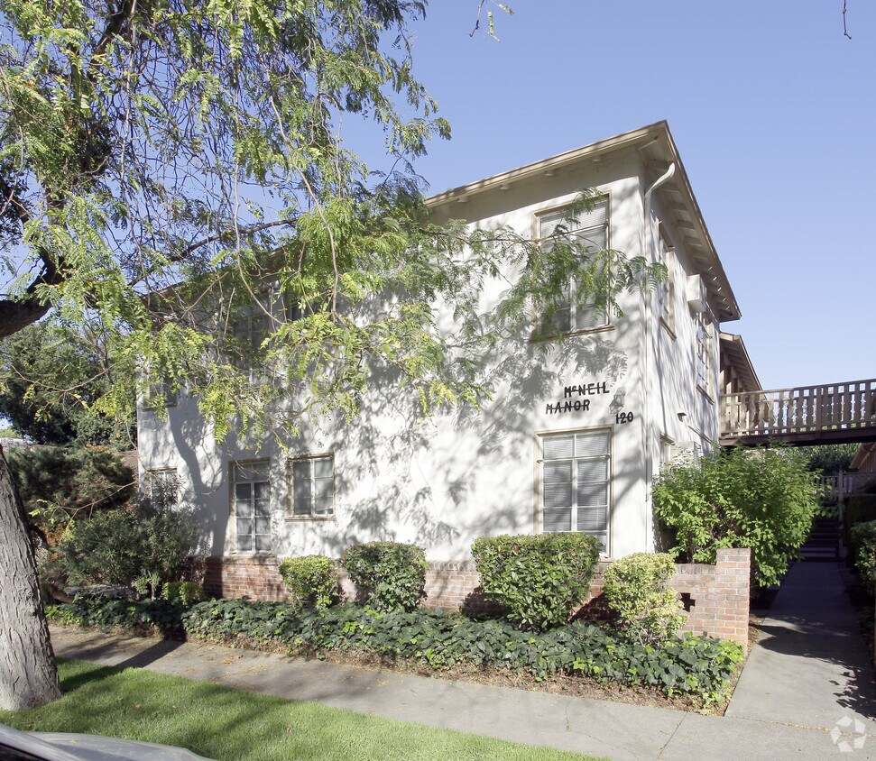Primary Photo - 118-120 C St