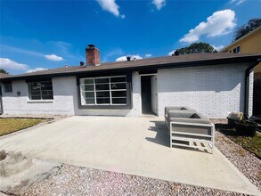 Building Photo - 10502 Long River Dr