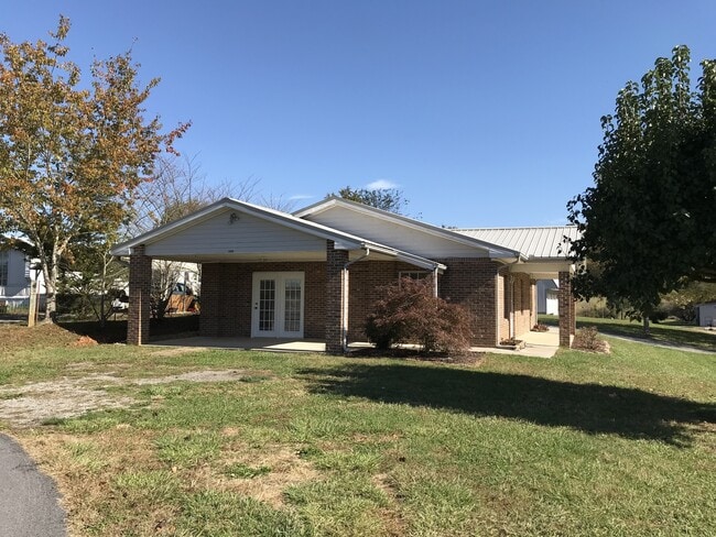 Building Photo - 3 bedroom close to Interstate in Kodak! On...