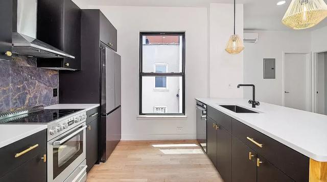 Foto del edificio - 3 bedroom in ASTORIA NY 11103