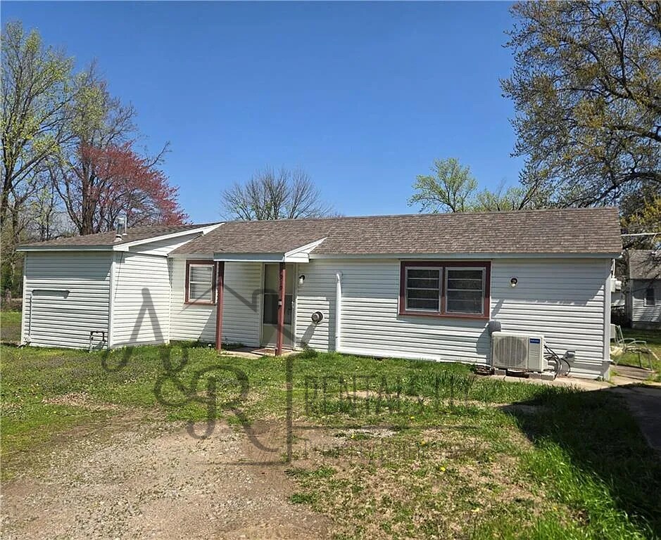 Building Photo - 919 E Washington St