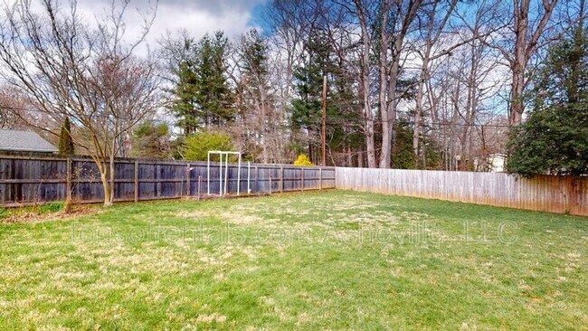 Foto del edificio - 107 Summerglen Dr