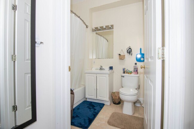 Foto del edificio - Spacious 3Bed/2Bath with 2 Parking Spots I...