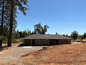 Building Photo - 1930 Golf Rd