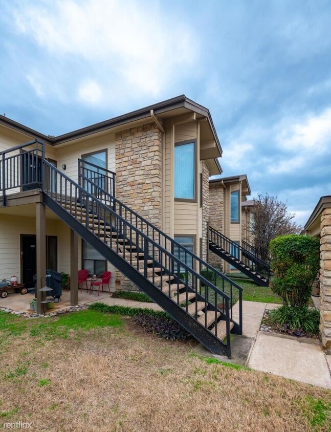 Foto principal - 3 br, 3 bath Condo - 350 Quorum Dr Townhom...