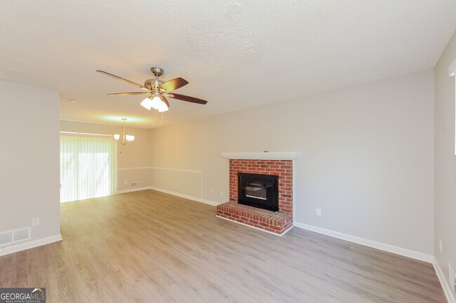 Building Photo - 1120 Brenton Dr NW