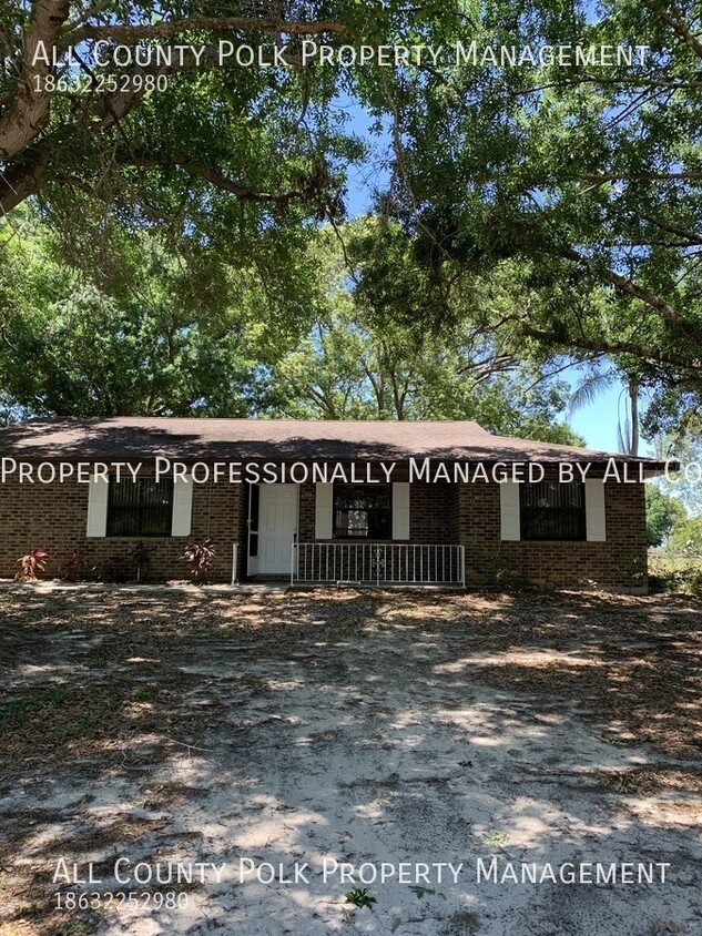 Foto principal - Fantastic 3 Bedroom Home in Frostproof