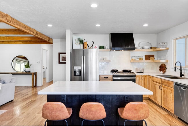 Building Photo - 609 N 2nd St