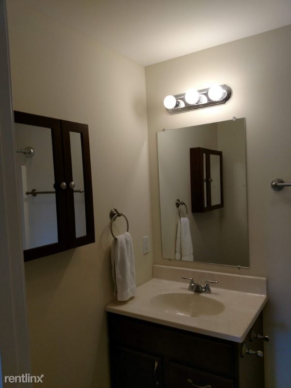 Building Photo - 2 br, 1.5 bath Condo - 54 River Village Dr