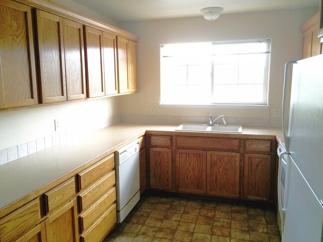 Kitchen - 1343 Lake Circle