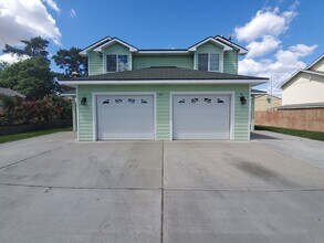 Building Photo - 1303 N Edison Pl