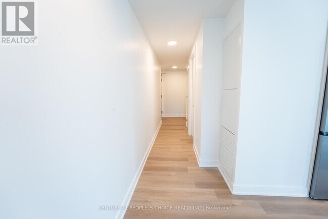 Building Photo - 3009-3009 Novar Rd