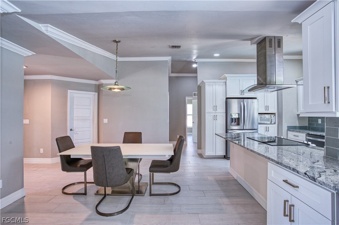 Building Photo - 911 SW 3rd Ave