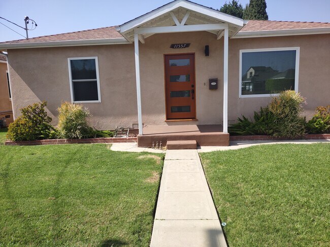 Building Photo - 11557 Braddock Dr