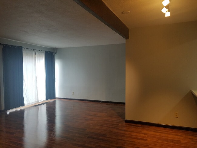 Building Photo - 91 Country Squire Drive Unit G