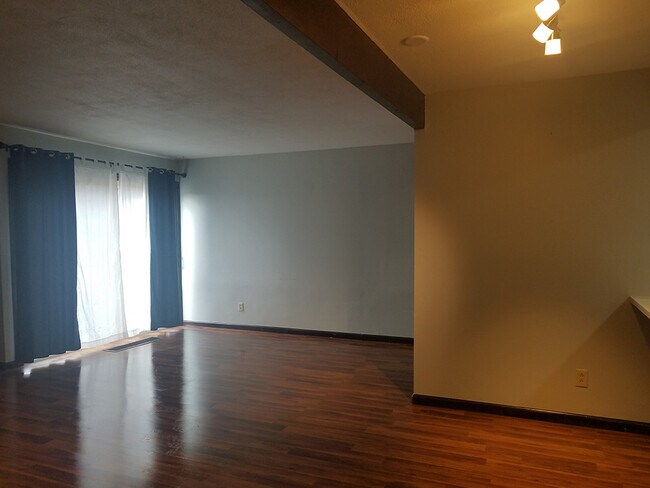 Foto del edificio - 91 Country Squire Drive Unit G